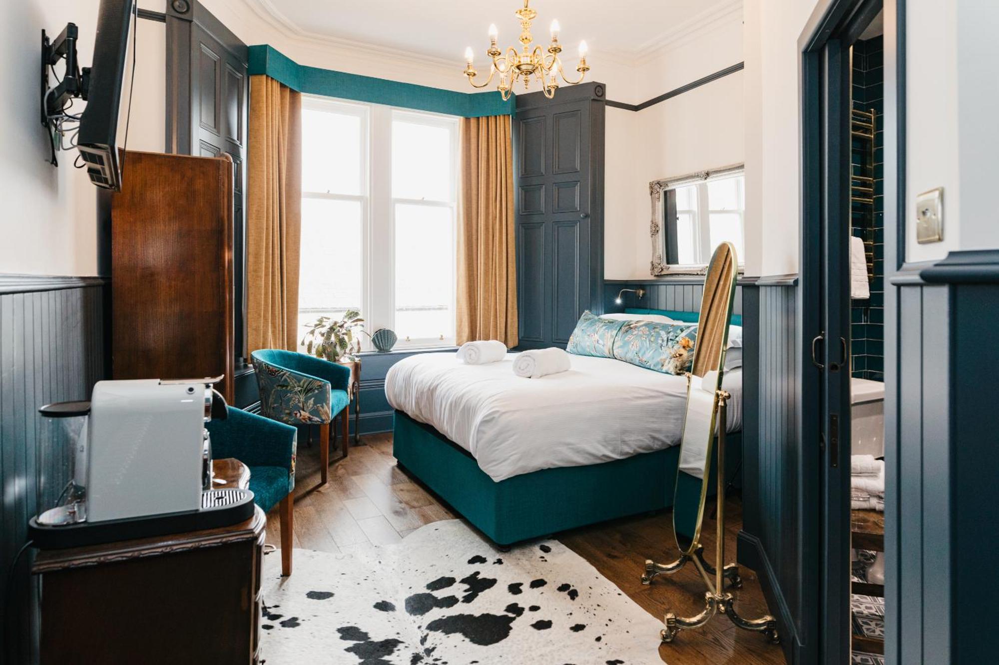 Coorie Inn Restaurant And Rooms Crieff Room photo