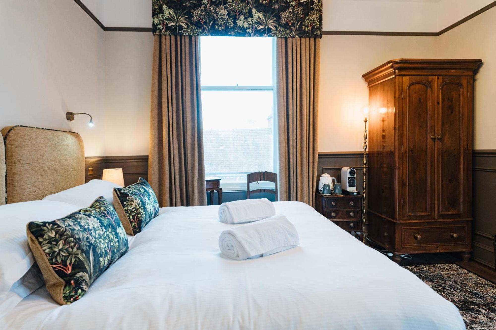 Coorie Inn Restaurant And Rooms Crieff Room photo