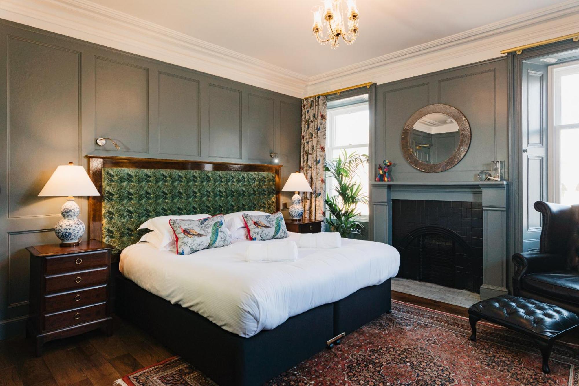 Coorie Inn Restaurant And Rooms Crieff Room photo